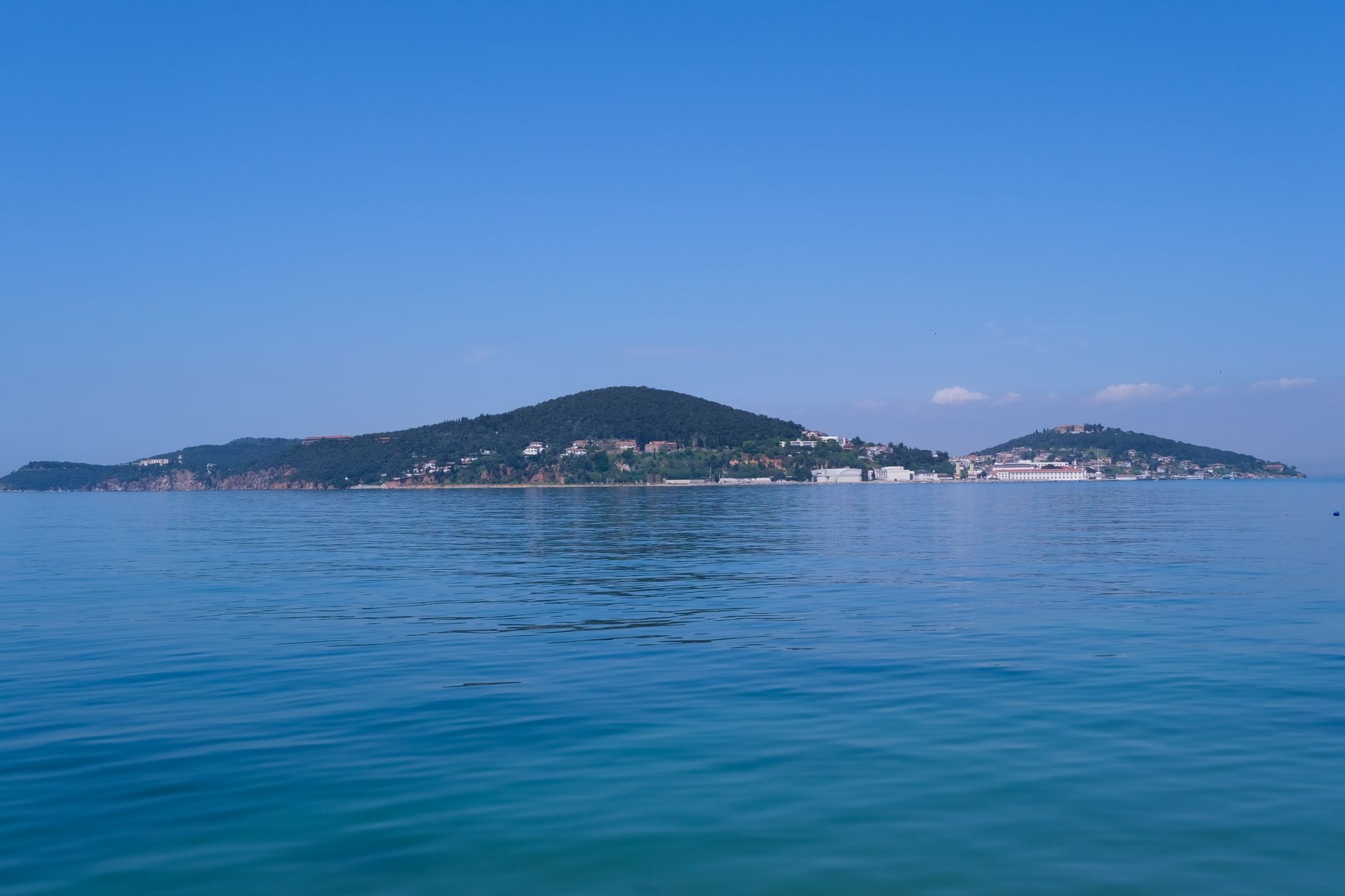 Noya Beach Club sun decks and lounge on Kinaliada